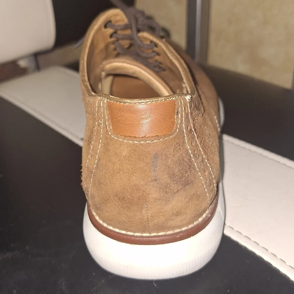 Johnston and Murphy Men's Brown Leather Shoes In A Size 10M.